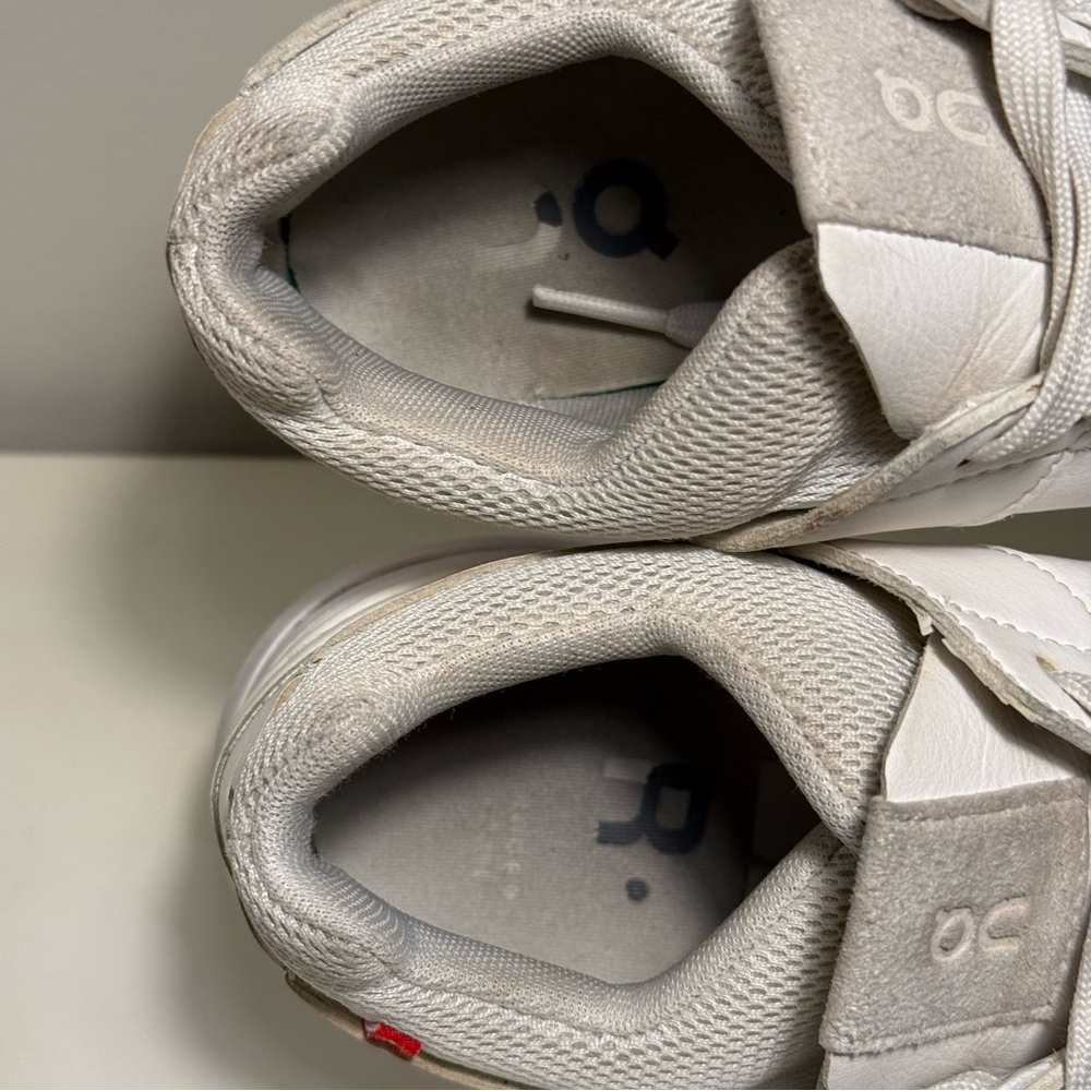 ON The Roger Clubhouse White Leather Womens Size 6 Athletic Running Sneaker READ - Picture 8 of 9